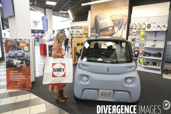 Ami, le vehicule electrique citroen vendu dans les magasins fnac darty