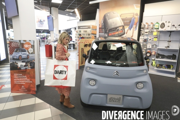 Ami, le vehicule electrique citroen vendu dans les magasins fnac darty