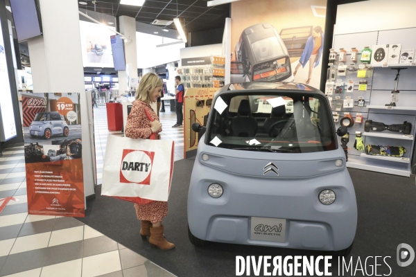 Ami, le vehicule electrique citroen vendu dans les magasins fnac darty