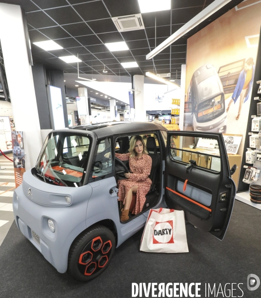 Ami, le vehicule electrique citroen vendu dans les magasins fnac darty