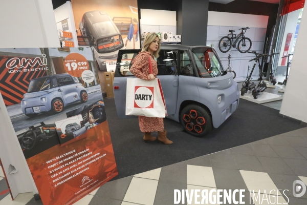 Ami, le vehicule electrique citroen vendu dans les magasins fnac darty