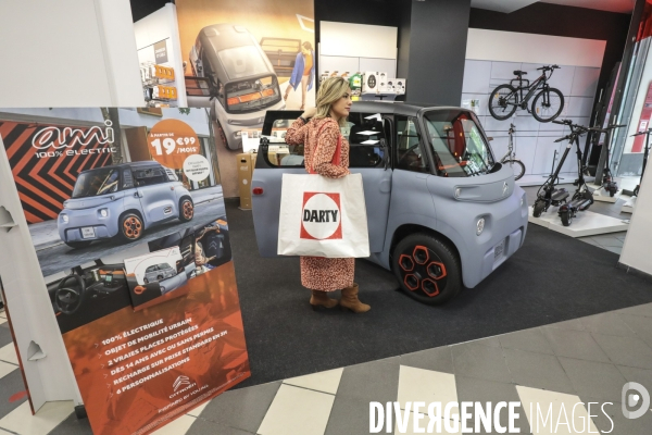 Ami, le vehicule electrique citroen vendu dans les magasins fnac darty