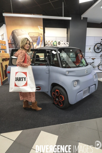 Ami, le vehicule electrique citroen vendu dans les magasins fnac darty