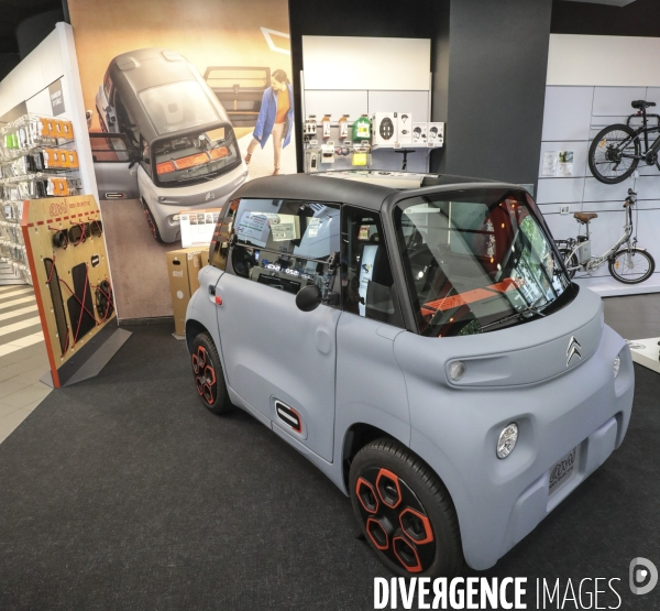 Ami, le vehicule electrique citroen vendu dans les magasins fnac darty