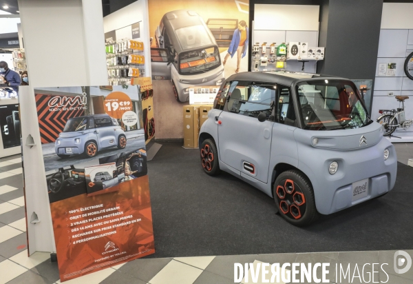 Ami, le vehicule electrique citroen vendu dans les magasins fnac darty