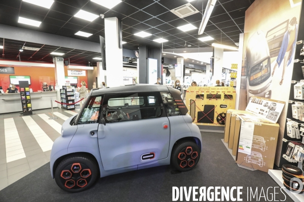 Ami, le vehicule electrique citroen vendu dans les magasins fnac darty