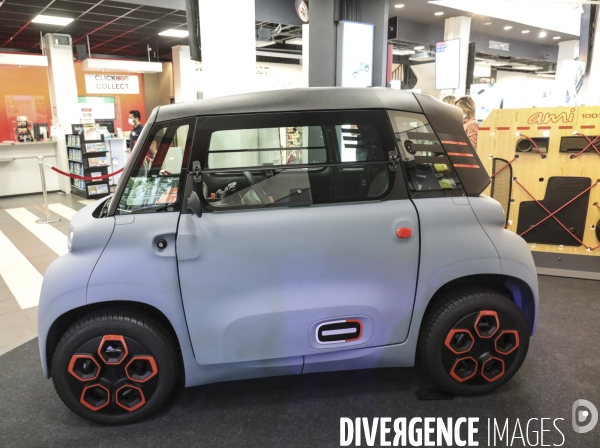 Ami, le vehicule electrique citroen vendu dans les magasins fnac darty