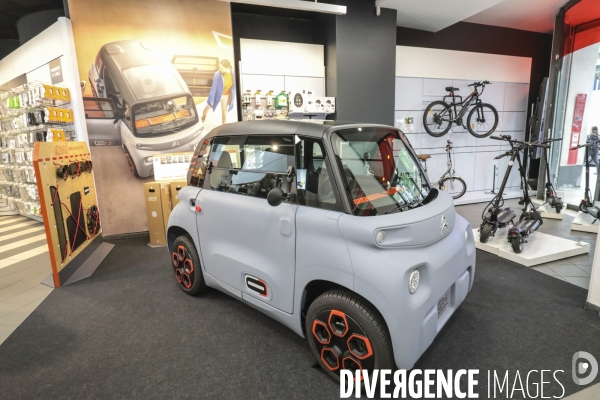 Ami, le vehicule electrique citroen vendu dans les magasins fnac darty