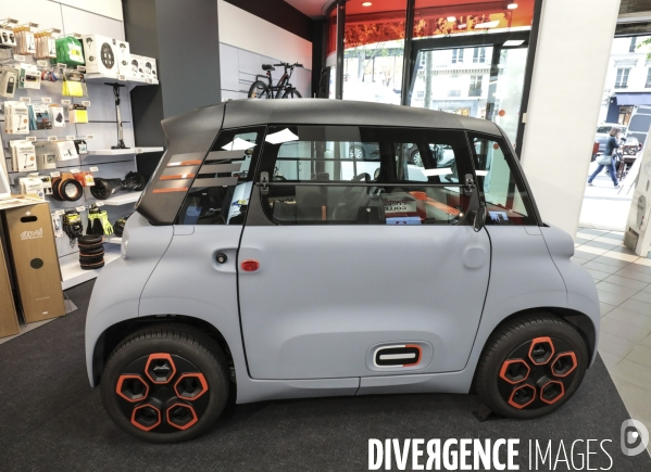 Ami, le vehicule electrique citroen vendu dans les magasins fnac darty