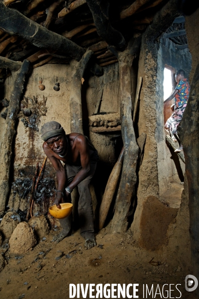 Les charlatans TAMBERMA du Pays KOUTAMMAKOU au Togo