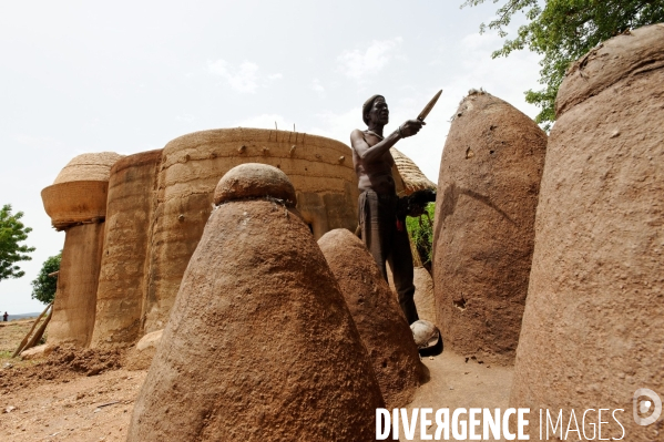 Les charlatans TAMBERMA du Pays KOUTAMMAKOU au Togo