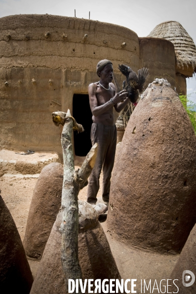 Les charlatans TAMBERMA du Pays KOUTAMMAKOU au Togo
