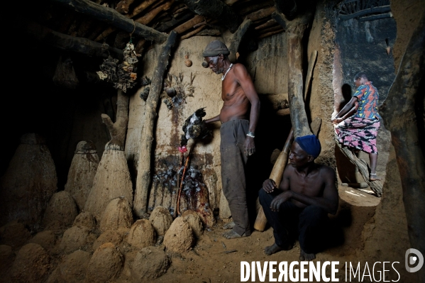 Les charlatans TAMBERMA du Pays KOUTAMMAKOU au Togo