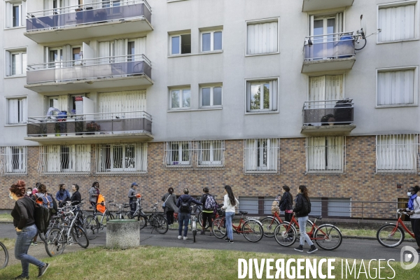 Atelier d auto-réparation de vélo à Montreuil.