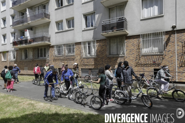 Atelier d auto-réparation de vélo à Montreuil.