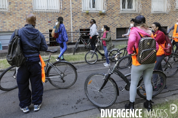 Atelier d auto-réparation de vélo à Montreuil.