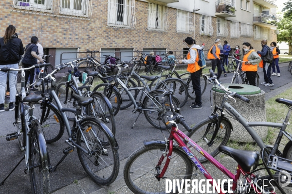 Atelier d auto-réparation de vélo à Montreuil.