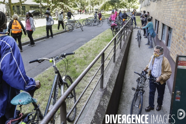 Atelier d auto-réparation de vélo à Montreuil.