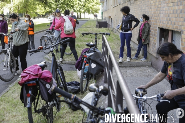 Atelier d auto-réparation de vélo à Montreuil.