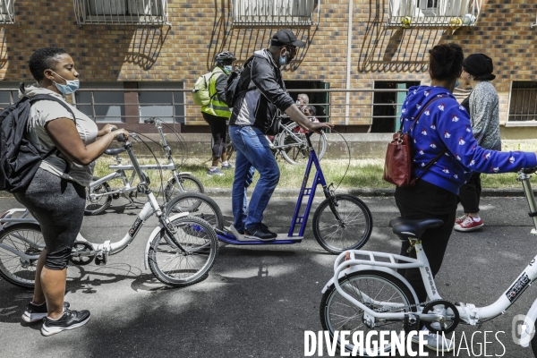 Atelier d auto-réparation de vélo à Montreuil.