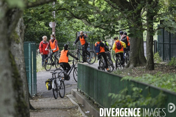 Atelier d auto-réparation de vélo à Montreuil.