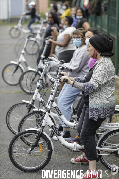 Atelier d auto-réparation de vélo à Montreuil.