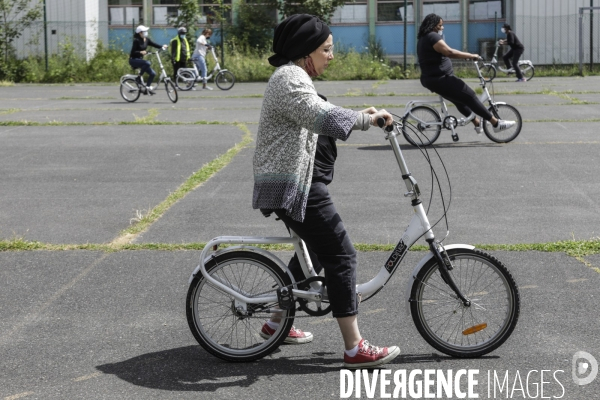 Atelier d auto-réparation de vélo à Montreuil.