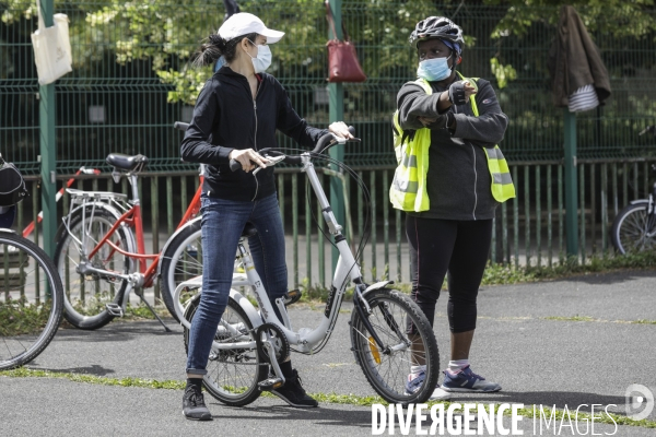 Atelier d auto-réparation de vélo à Montreuil.