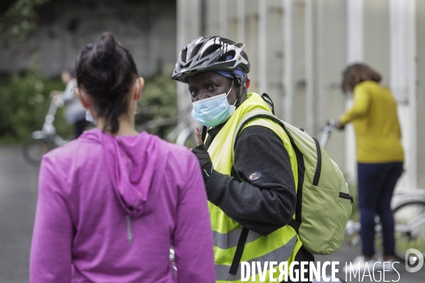 Atelier d auto-réparation de vélo à Montreuil.