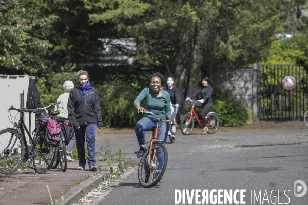 Atelier d auto-réparation de vélo à Montreuil.