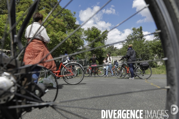 Atelier d auto-réparation de vélo à Montreuil.