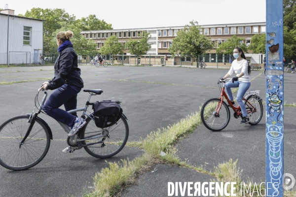 Atelier d auto-réparation de vélo à Montreuil.