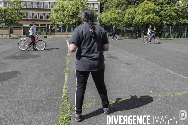 Atelier d auto-réparation de vélo à Montreuil.