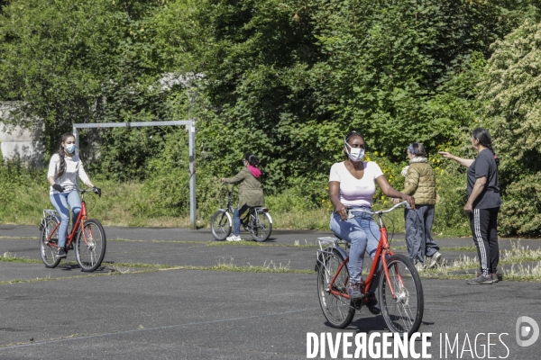 Atelier d auto-réparation de vélo à Montreuil.