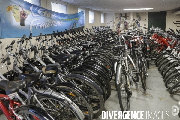 Atelier d auto-réparation de vélo à Montreuil.