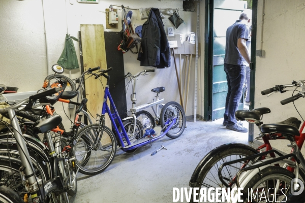 Atelier d auto-réparation de vélo à Montreuil.