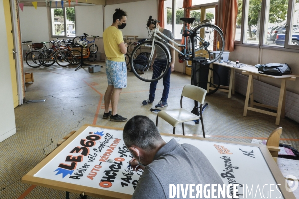 Atelier d auto-réparation de vélo à Montreuil.