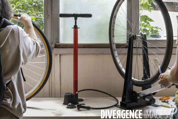 Vélo école et Atelier d auto-réparation de vélo à Montreuil.