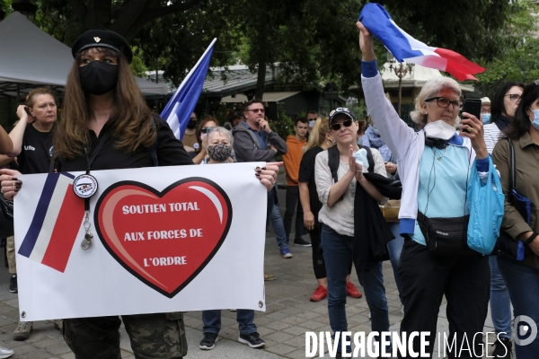 Manifestation Pro-Police en Réaction aux Manifestations Contre le Racisme. Pro French Police Demonstration in reaction to anti-racism protests.