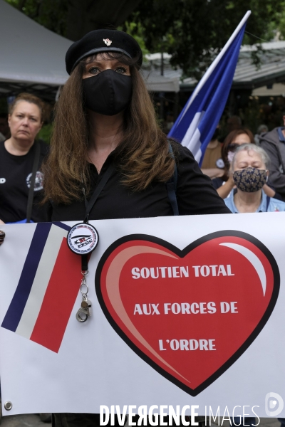 Manifestation Pro-Police en Réaction aux Manifestations Contre le Racisme. Pro French Police Demonstration in reaction to anti-racism protests.