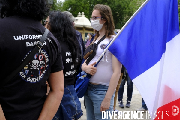 Manifestation Pro-Police en Réaction aux Manifestations Contre le Racisme. Pro French Police Demonstration in reaction to anti-racism protests.