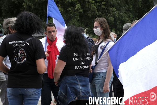 Manifestation Pro-Police en Réaction aux Manifestations Contre le Racisme. Pro French Police Demonstration in reaction to anti-racism protests.