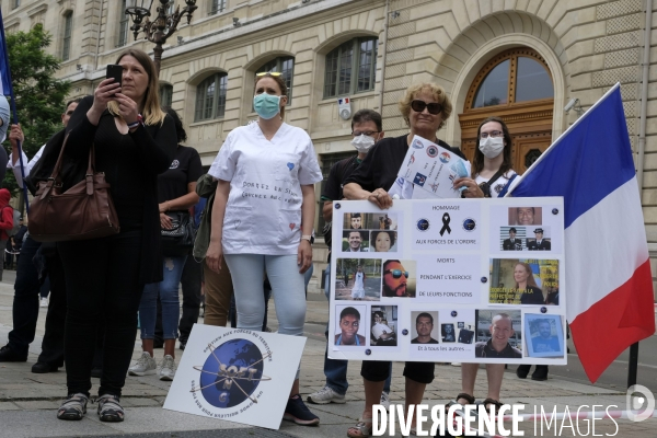 Manifestation Pro-Police en Réaction aux Manifestations Contre le Racisme. Pro French Police Demonstration in reaction to anti-racism protests.