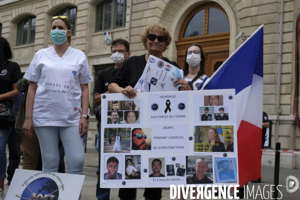 Manifestation Pro-Police en Réaction aux Manifestations Contre le Racisme. Pro French Police Demonstration in reaction to anti-racism protests.