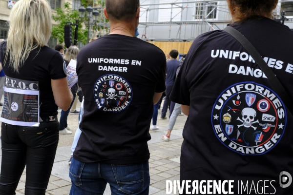 Manifestation Pro-Police en Réaction aux Manifestations Contre le Racisme. Pro French Police Demonstration in reaction to anti-racism protests.