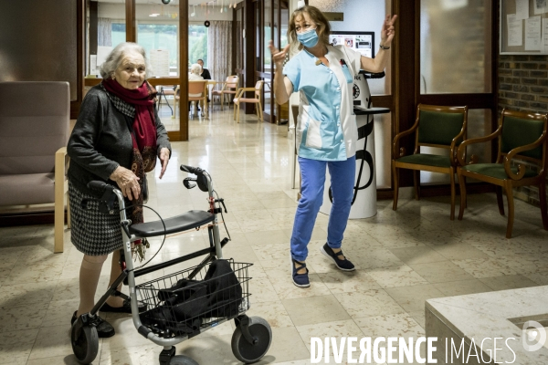 EHPAD/ Visites Plexi et Rencontres au Balcon - Quand l attachement devient transparent