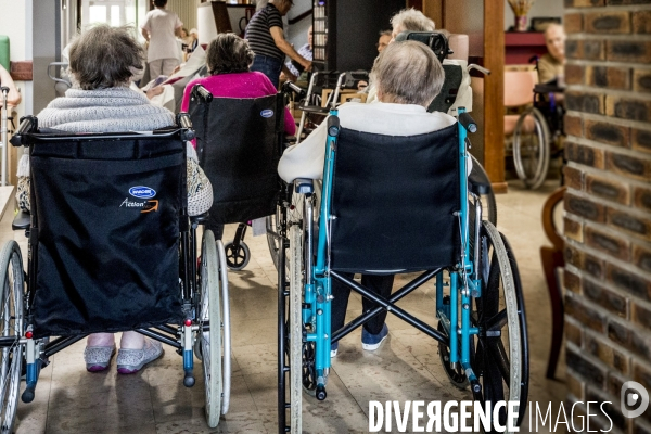 EHPAD/ Visites Plexi et Rencontres au Balcon - Quand l attachement devient transparent