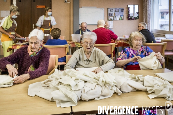 EHPAD/ Visites Plexi et Rencontres au Balcon - Quand l attachement devient transparent