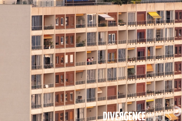 Fenêtres sur tour -  Tentatives d épuisement d une vue parisienne.