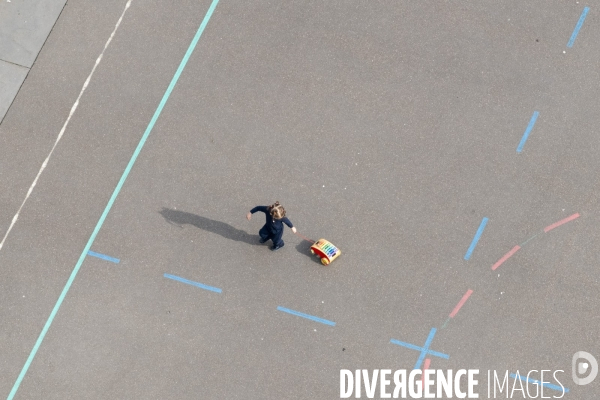 Fenêtres sur tour -  Tentatives d épuisement d une vue parisienne.